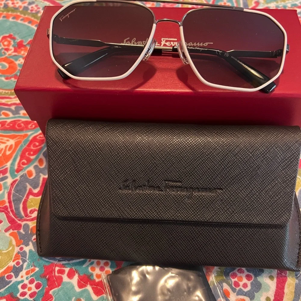 Salvatore Ferragamo sunglasses 303SL - Picture 2 of 10